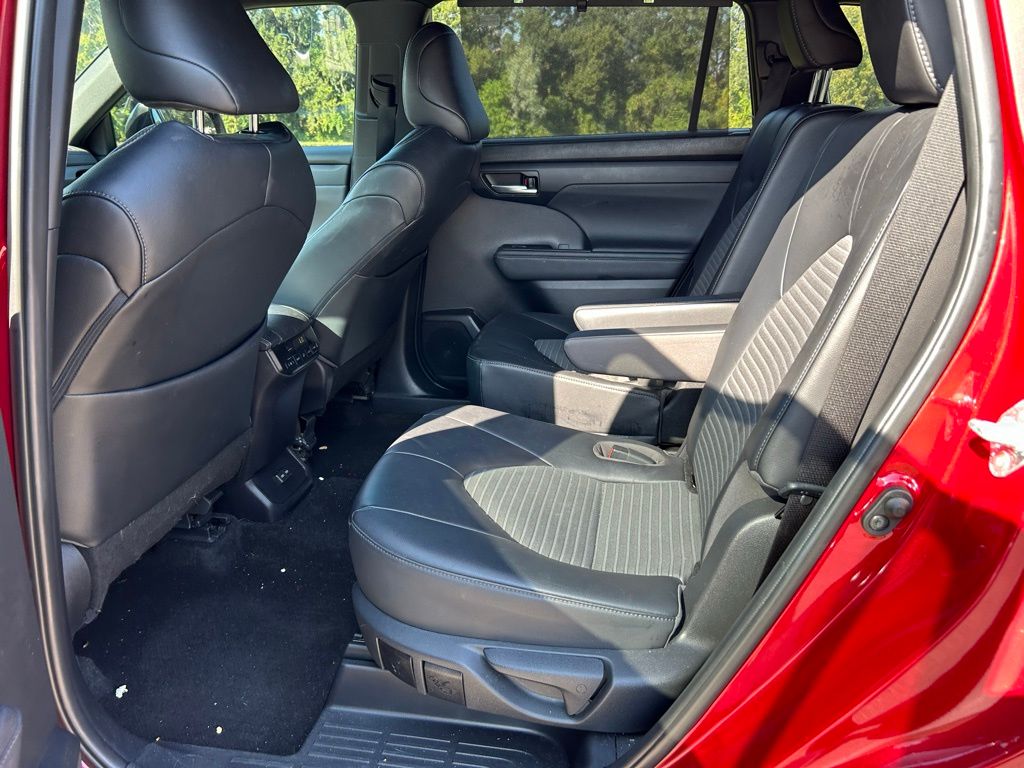 Thumbnail: 2023 Toyota Highlander - 12