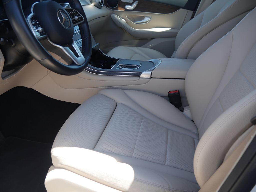 Thumbnail: 2022 Mercedes-Benz GLC - 17