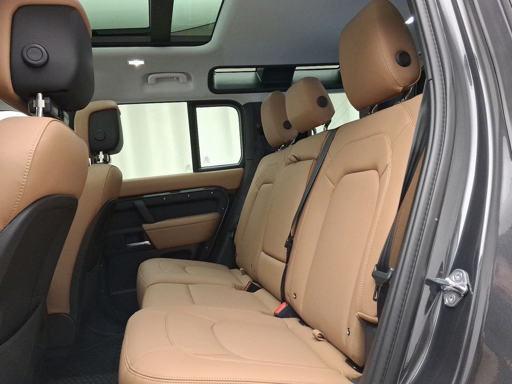 2025 Land Rover Defender 110 6