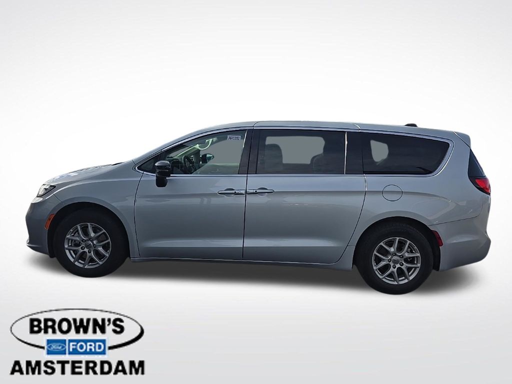 2024 Chrysler Pacifica Touring L - 5