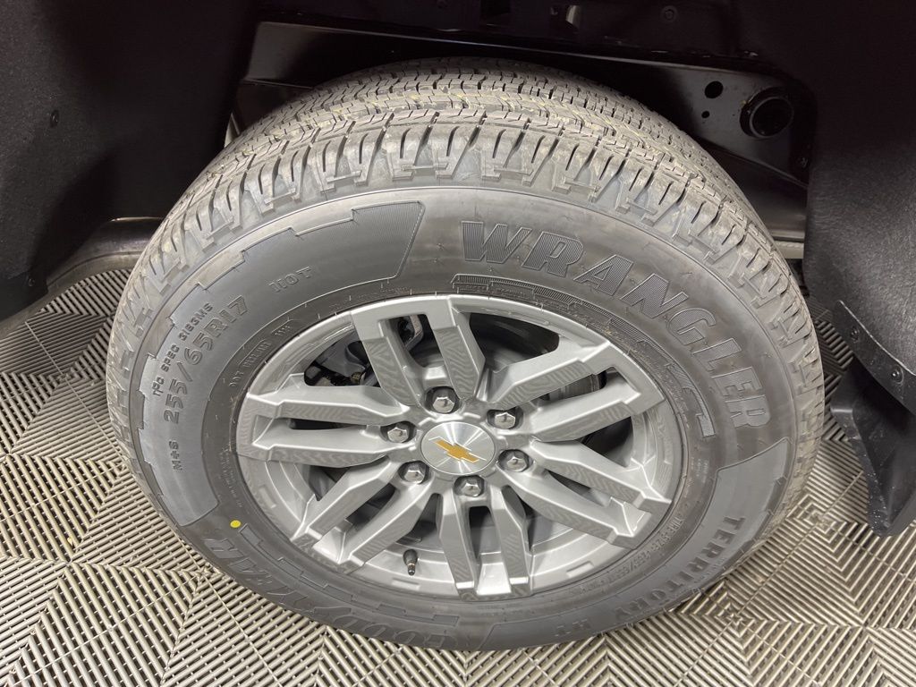 Thumbnail: 2026 Chevrolet Colorado - 16