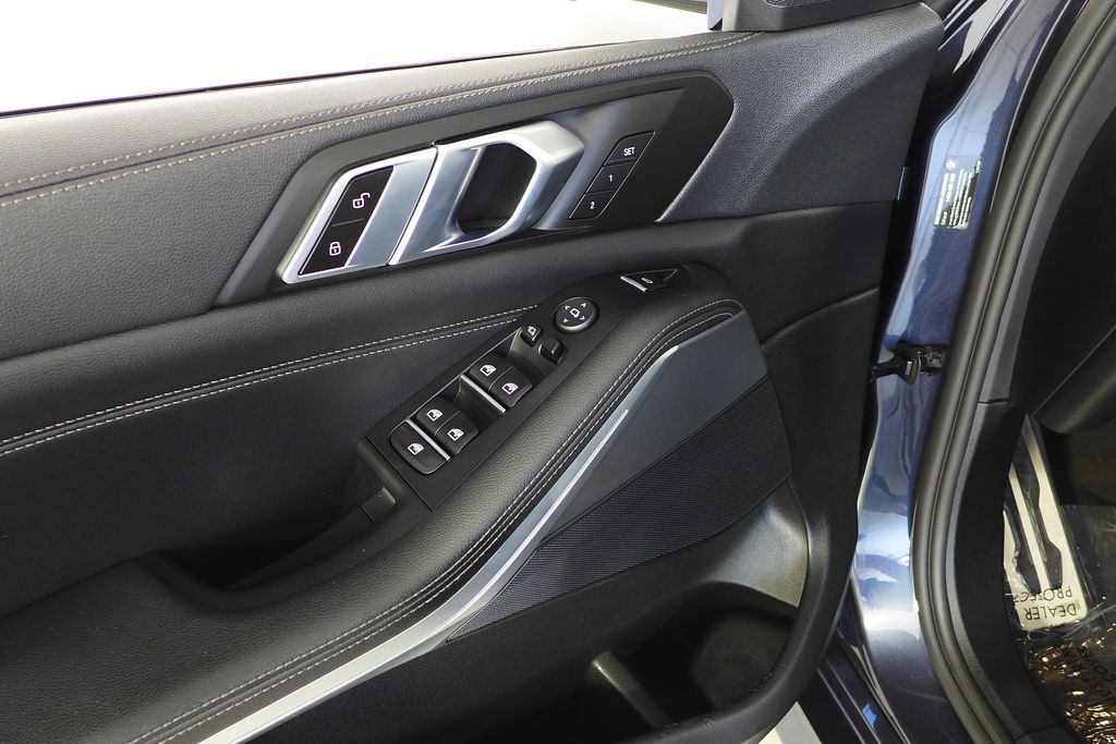 Thumbnail: 2022 BMW X5 - 12