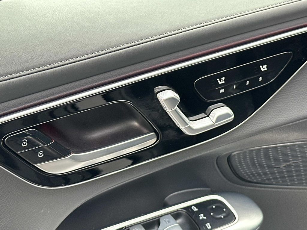 Thumbnail: 2025 Mercedes-Benz GLC - 30