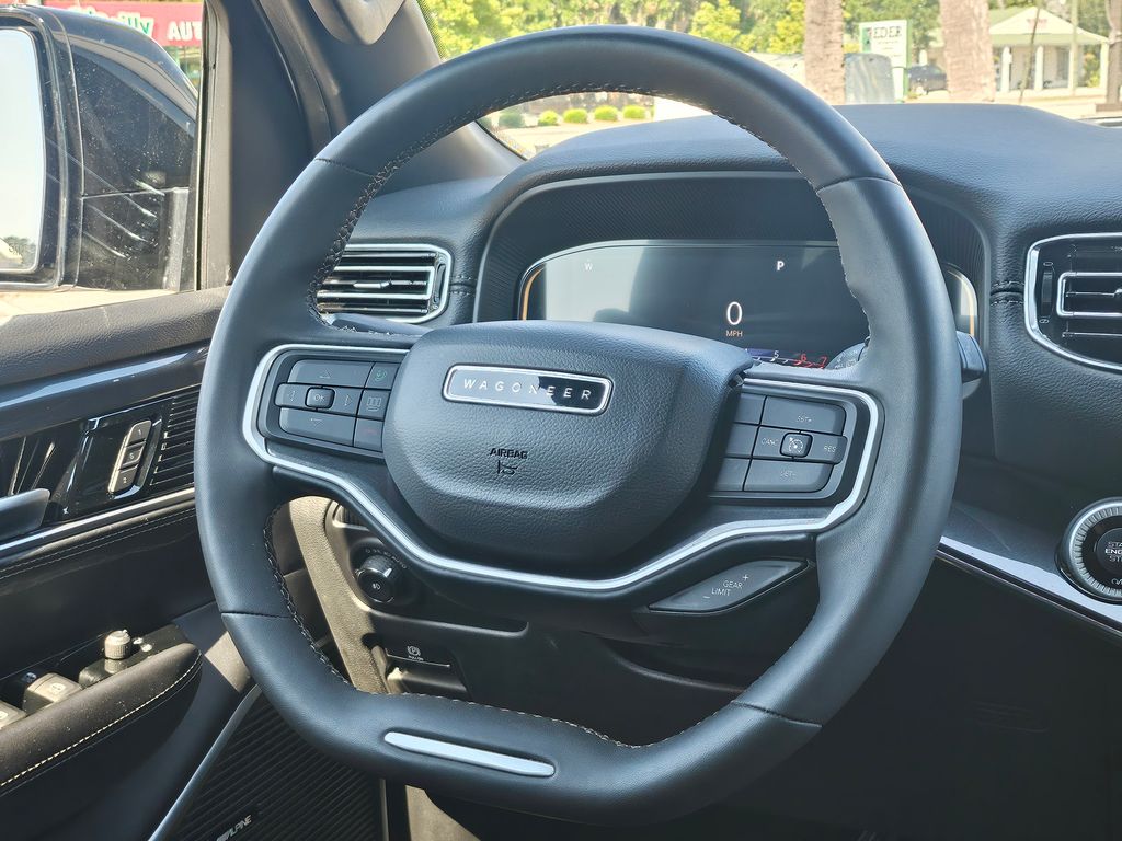 2023 Jeep Wagoneer Base - 6
