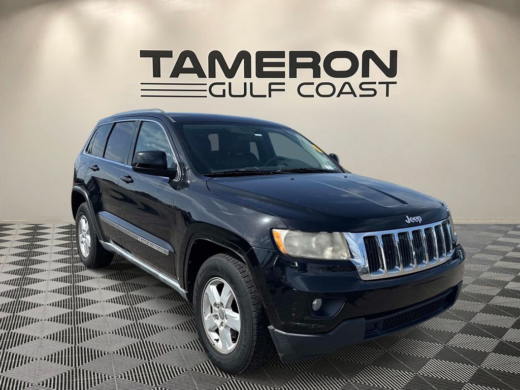 Brilliant Black Crystal Pearl 2011 Jeep Grand Cherokee SUV / Crossover 4X2 5-Speed Automatic