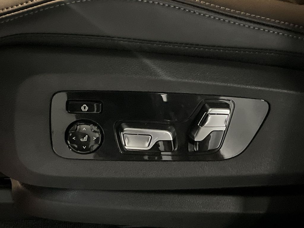 Thumbnail: 2026 BMW X7 - 12