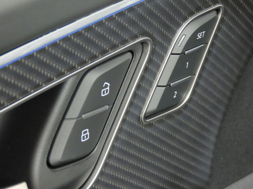 Thumbnail: 2026 Audi RS Q8 - 28