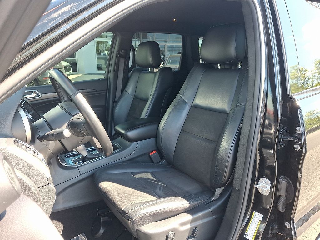 Thumbnail: 2020 Jeep Grand Cherokee - 13