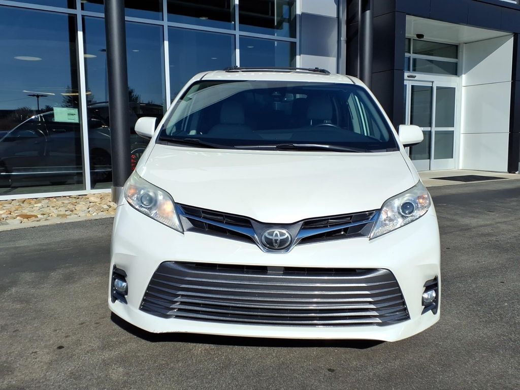 Used 2019 White Toyota XLE Premium image 8