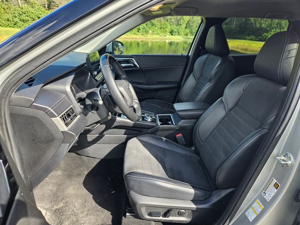 Thumbnail: 2024 Mitsubishi Outlander - 15