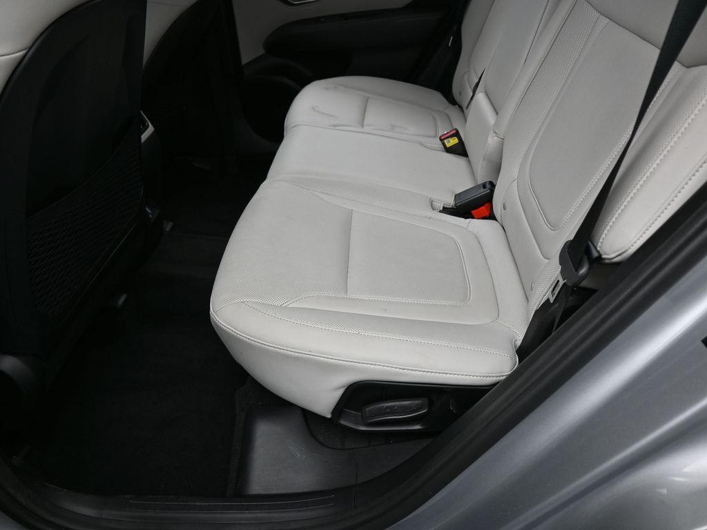 Used 2023 Shimmering Silver Hyundai SEL image 33