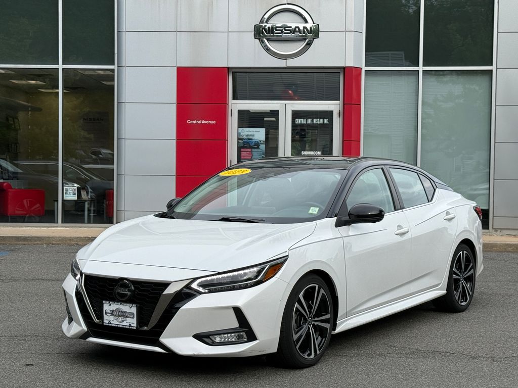 Aspen White Tricoat/Super Black 2023 Nissan Sentra Sedan Front-Wheel Drive Continuously Variable Transmission