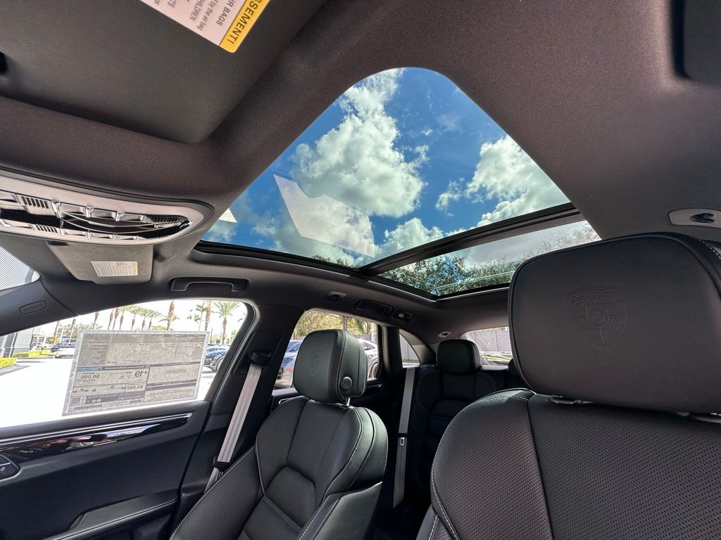 Thumbnail: 2026 Porsche Macan - 26