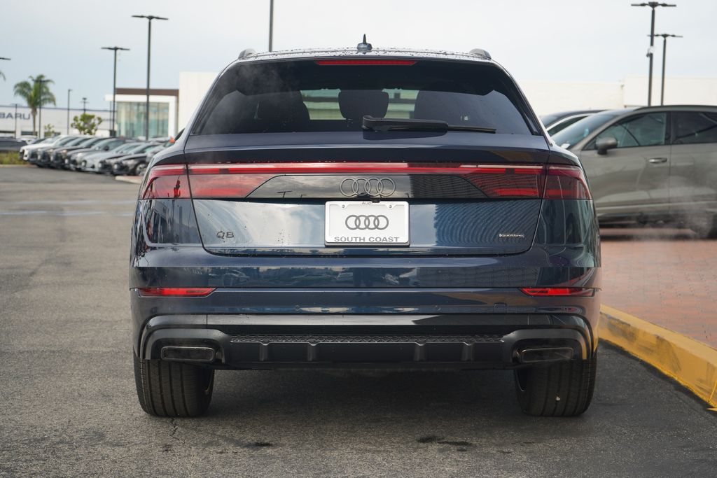 Thumbnail: 2026 Audi Q8 - 4