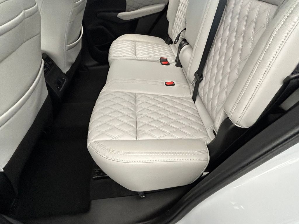 Used 2022 White Diamond Mitsubishi SEL image 29