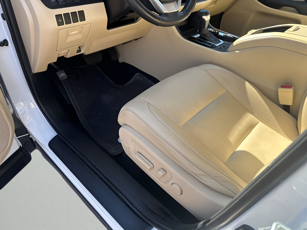 Used Car 2019 Toyota Highlander  Xle For Sale Under $25,000 In Austin, Texas