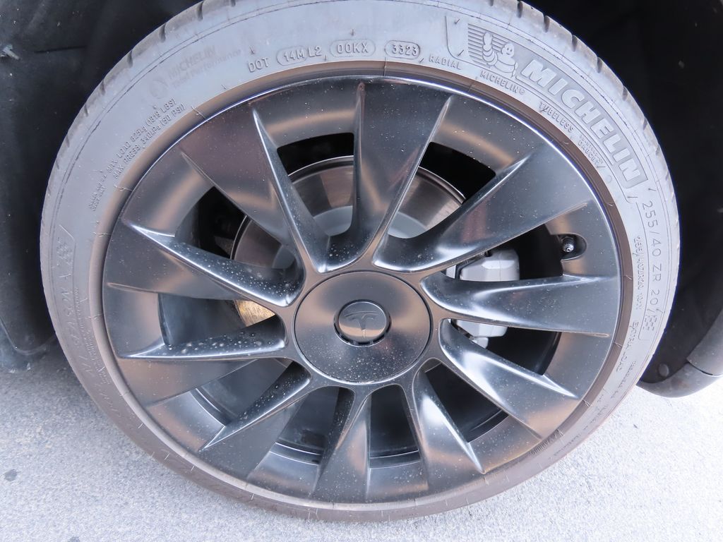 Thumbnail: 2022 Tesla Model Y - 16