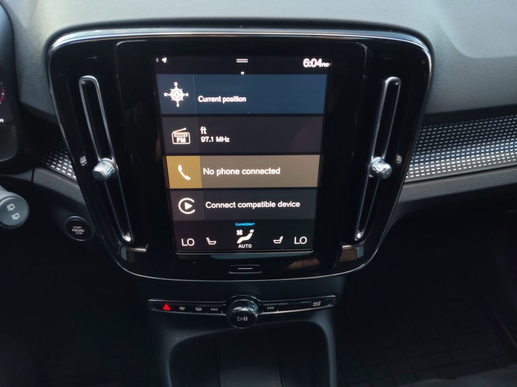 Used Car 2022 Volvo Xc40  R-design For Sale Under $30,000 In Austin, Texas