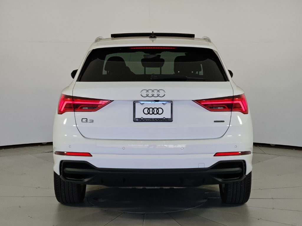 Thumbnail: 2023 Audi Q3 - 8