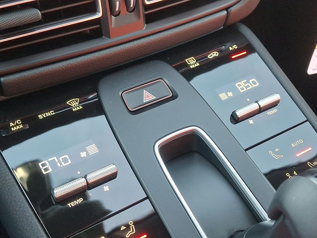 Thumbnail: 2026 Porsche Macan - 17