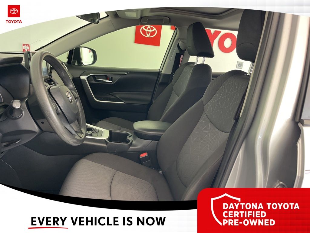 2022 Toyota RAV4 XLE - Photo 19