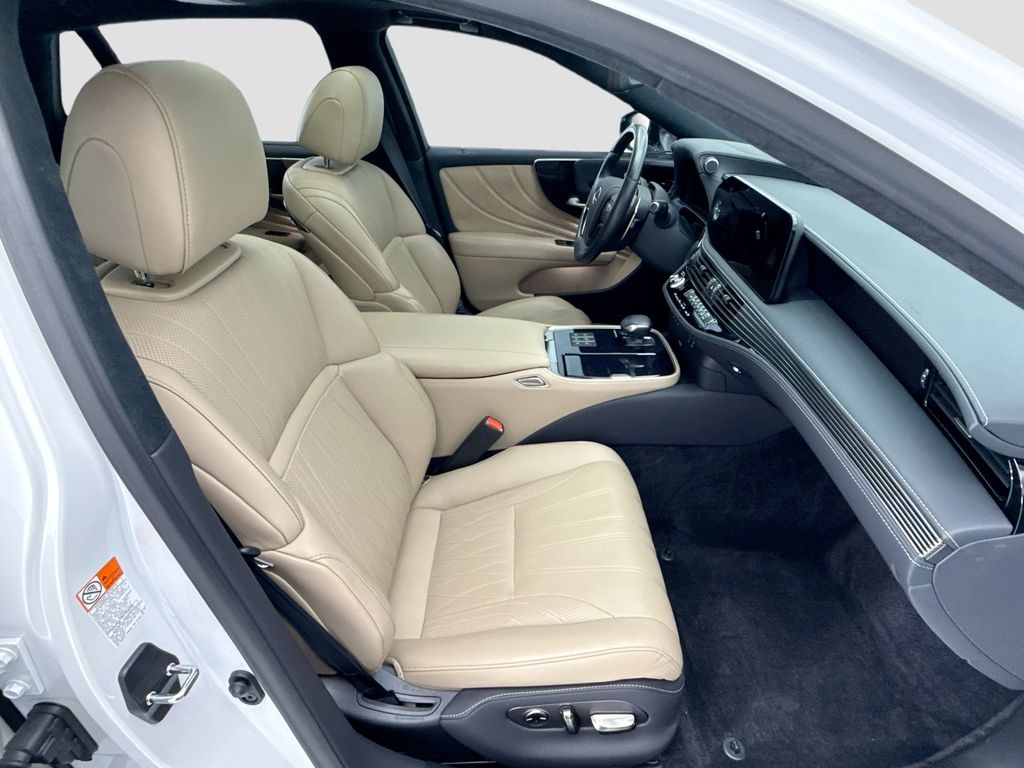 Thumbnail: 2024 Lexus LS - 18