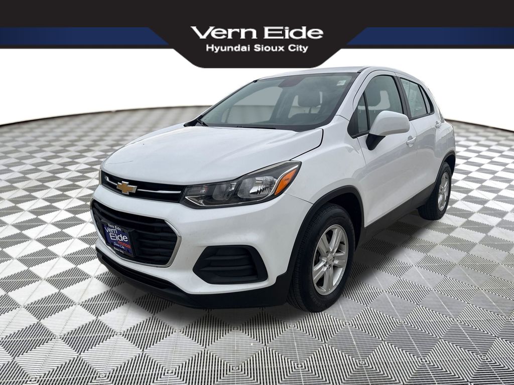 Summit White 2018 Chevrolet Trax LS FWD SUV / Crossover Front-Wheel Drive 6-Speed Automatic