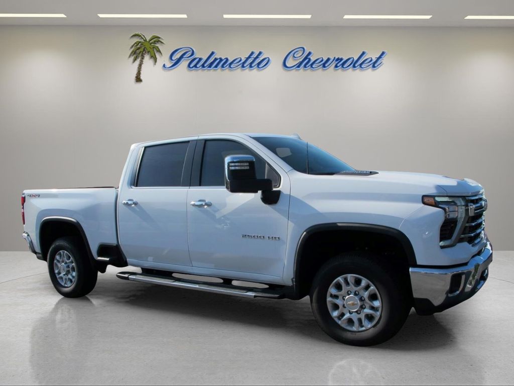Summit White 2026 Chevrolet Silverado 2500HD Pickup Truck Four-Wheel Drive Automatic
