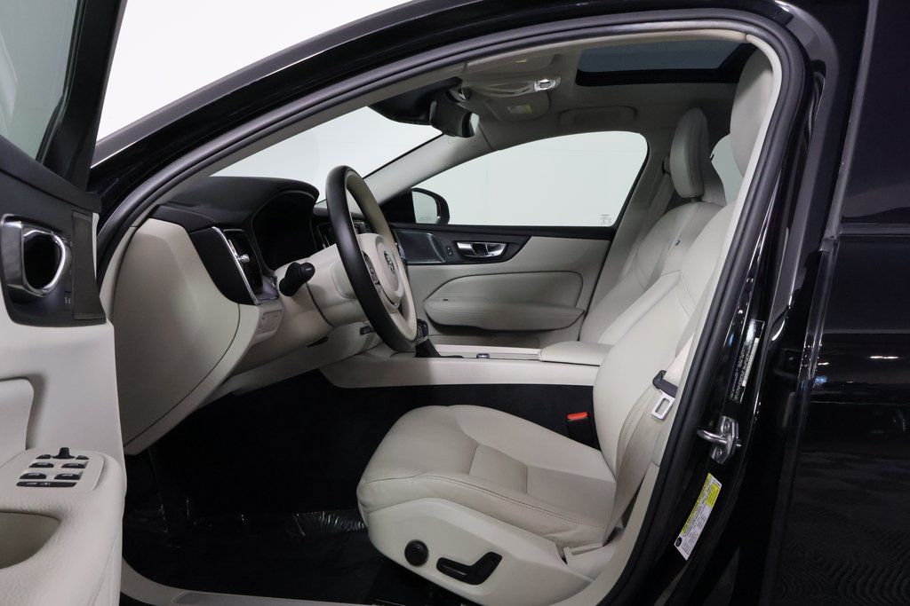 Thumbnail: 2020 Volvo S60 - 10