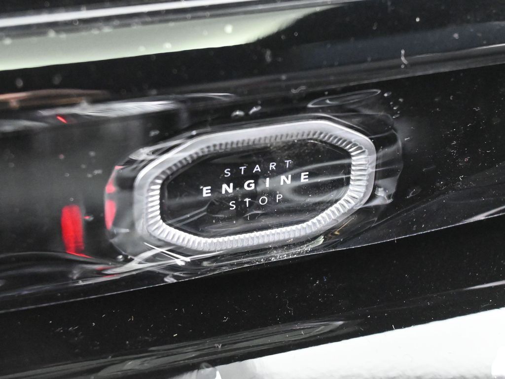 New 2026 Diamond Black Crystal Pearlcoat Jeep Limited image 20