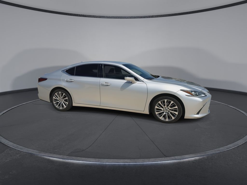 Thumbnail: 2020 Lexus ES - 2
