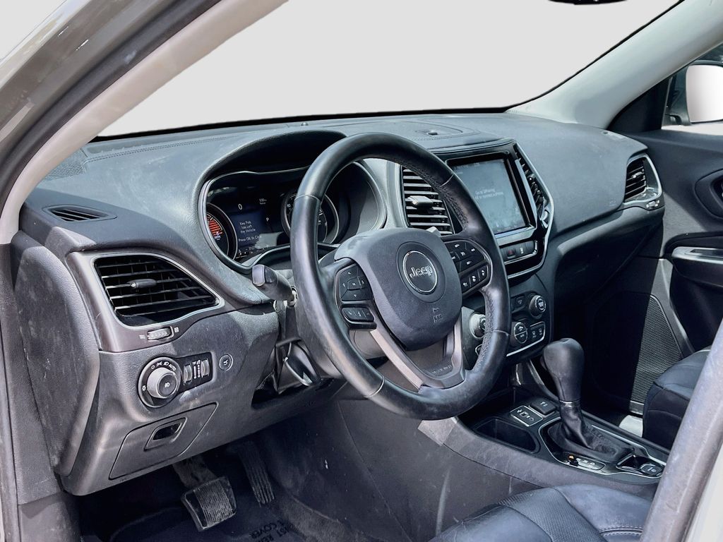 Used 2019 Gray Jeep Limited image 9