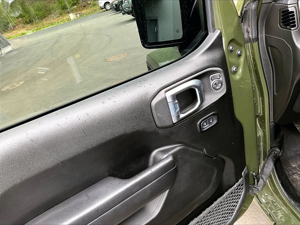 2022 Jeep Gladiator — photo 12