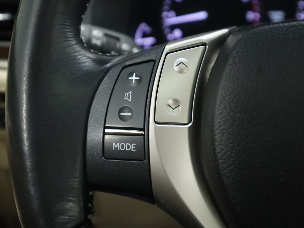 2013 Lexus ES 350 11