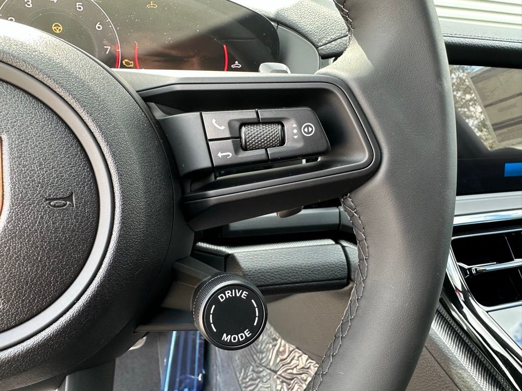 Thumbnail: 2025 Porsche Panamera - 20