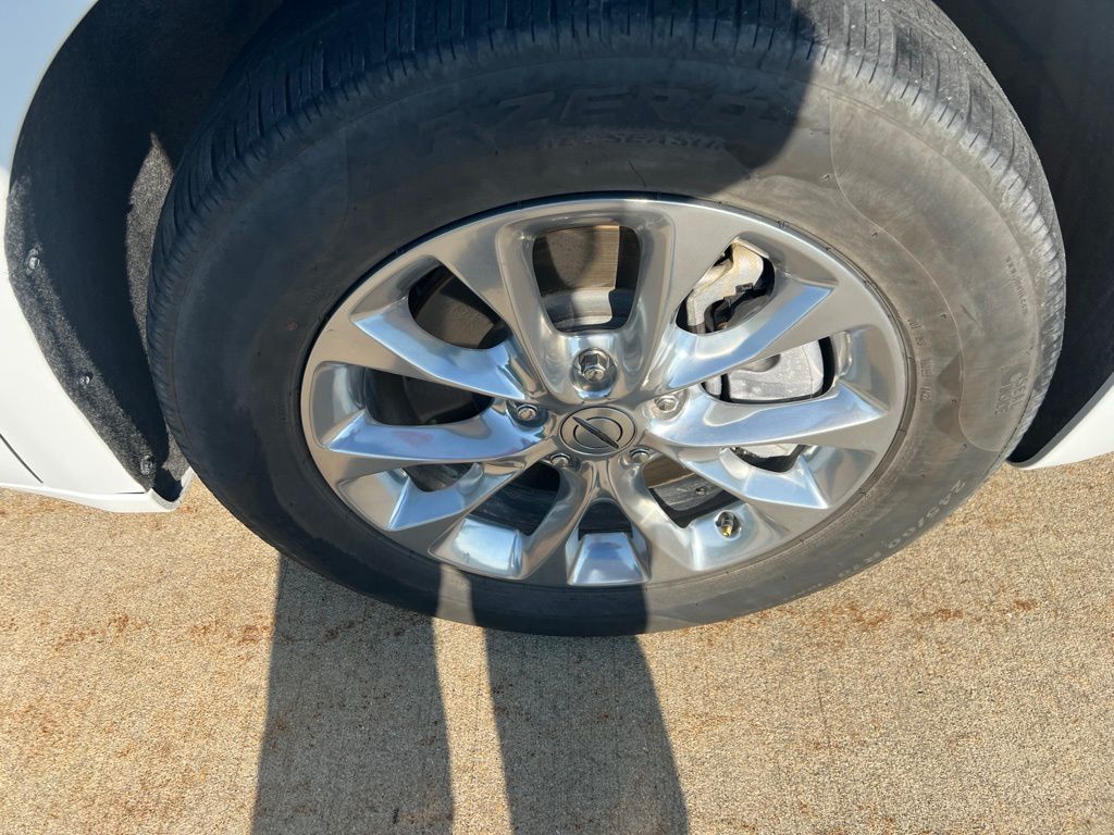 Used 2023 Chrysler Pacifica Van