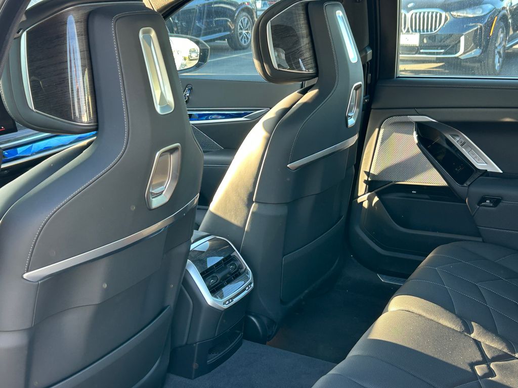 Thumbnail: 2024 BMW i7 - 31