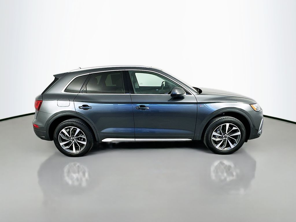 AudiQ58