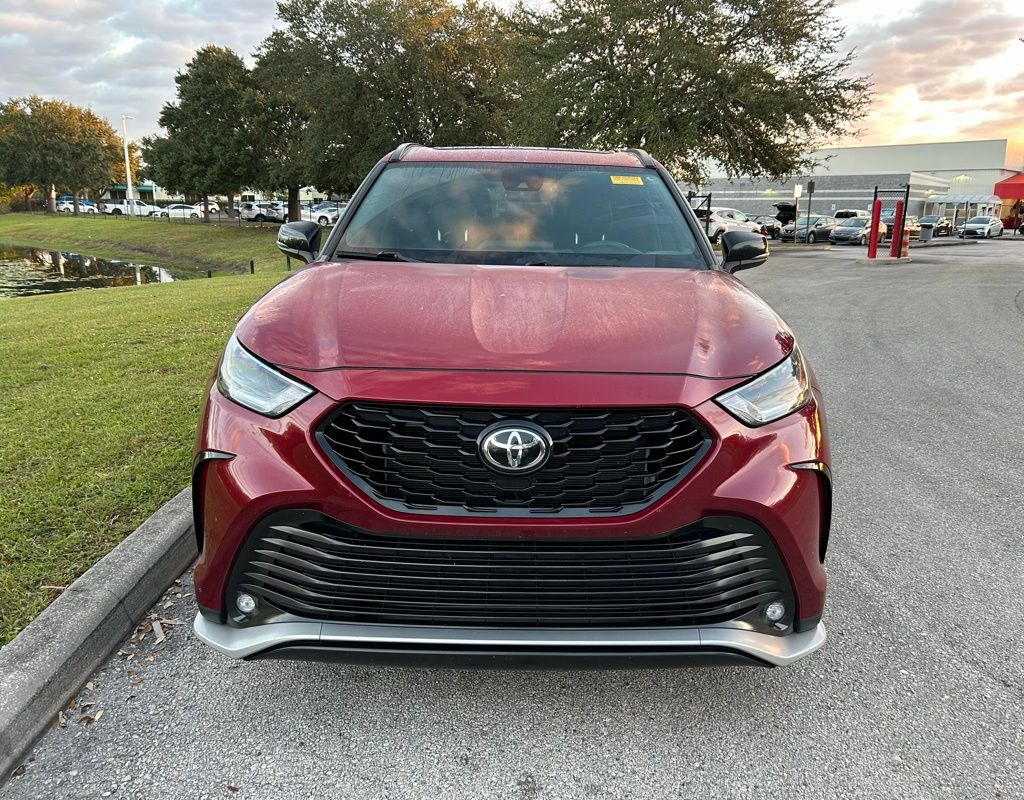 Thumbnail: 2022 Toyota Highlander - 8