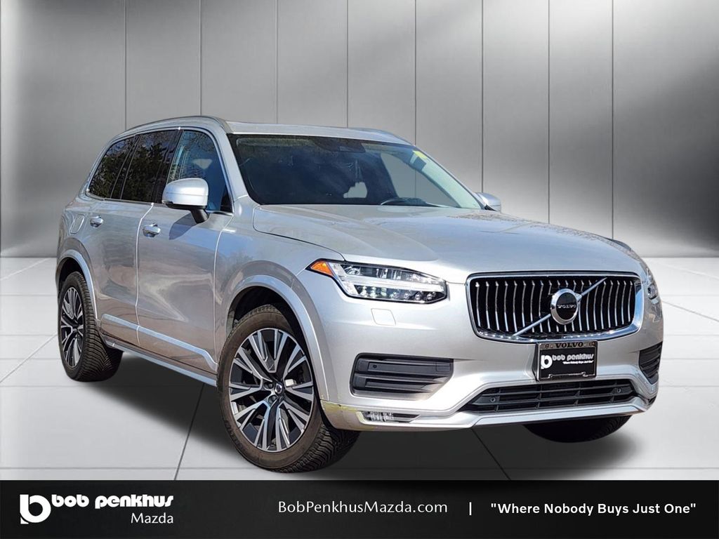 2021 Volvo XC90 T6 Momentum