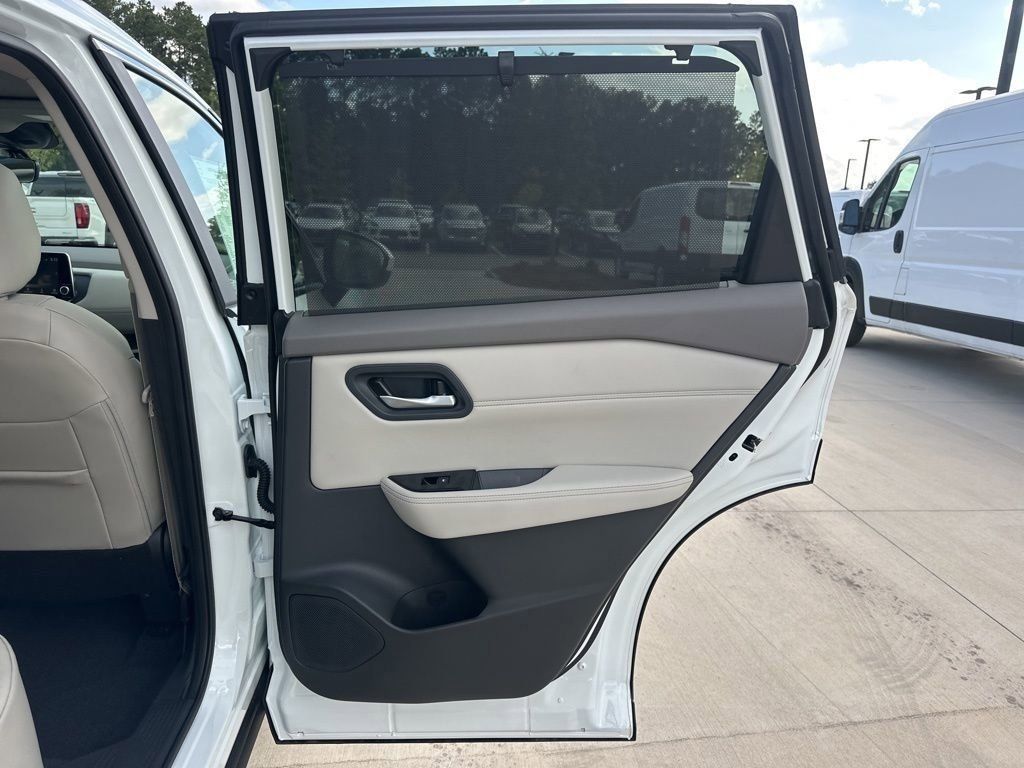 2025 Everest White Pearl Nissan Rogue SV FWD SUV