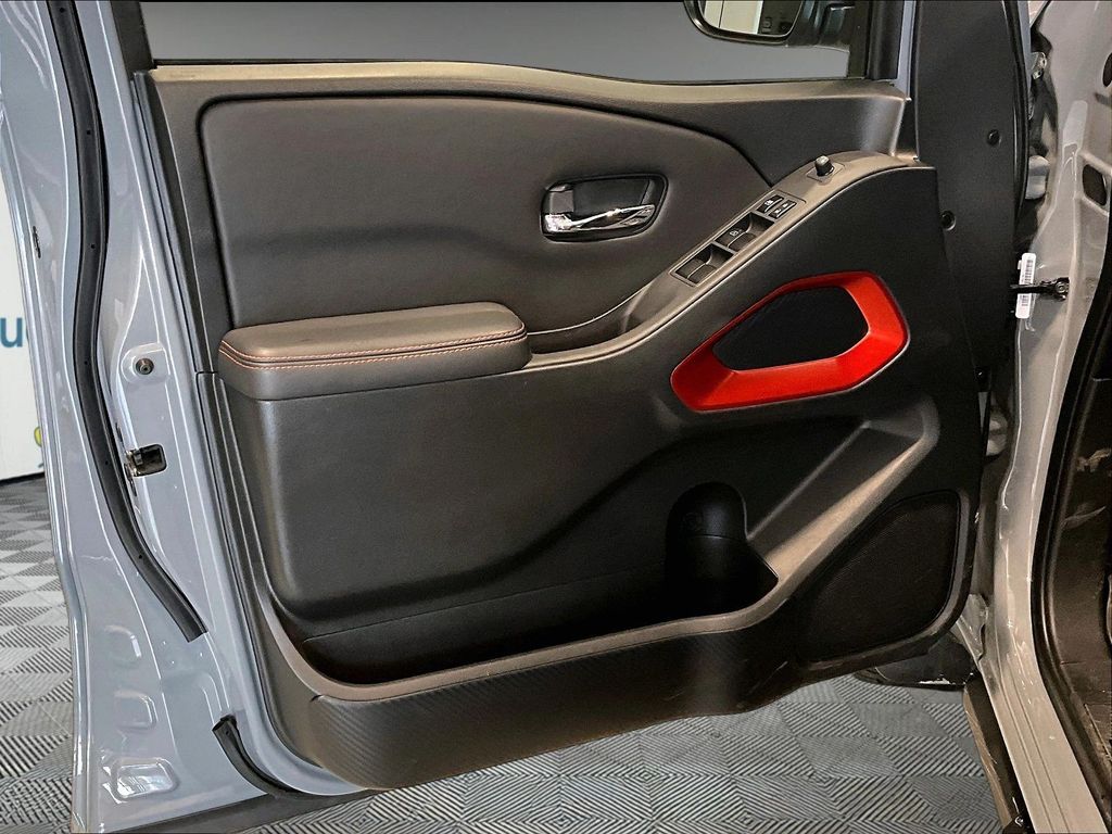 2023 Nissan Frontier — photo 10