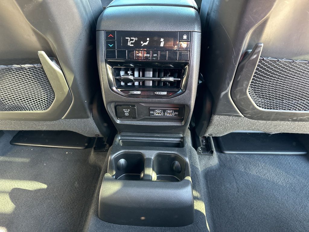 2023 Jeep Grand Cherokee L Altitude 35