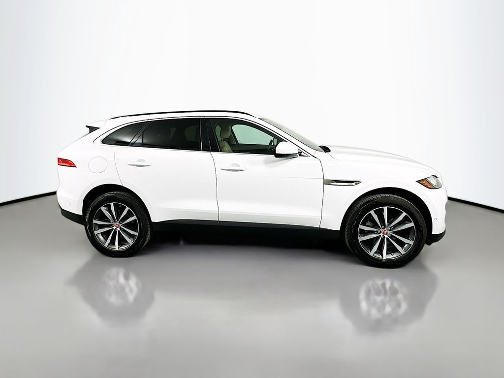 Thumbnail: 2019 Jaguar F-Pace - 4