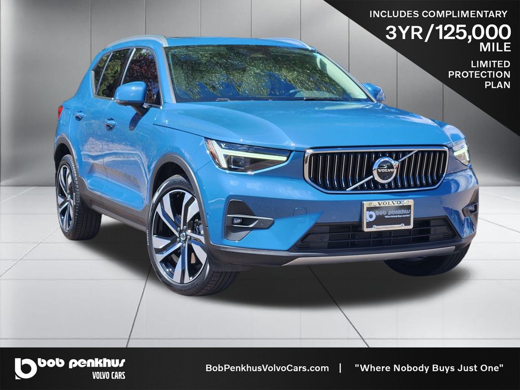 2024 Volvo XC40 B5 Plus Bright Theme