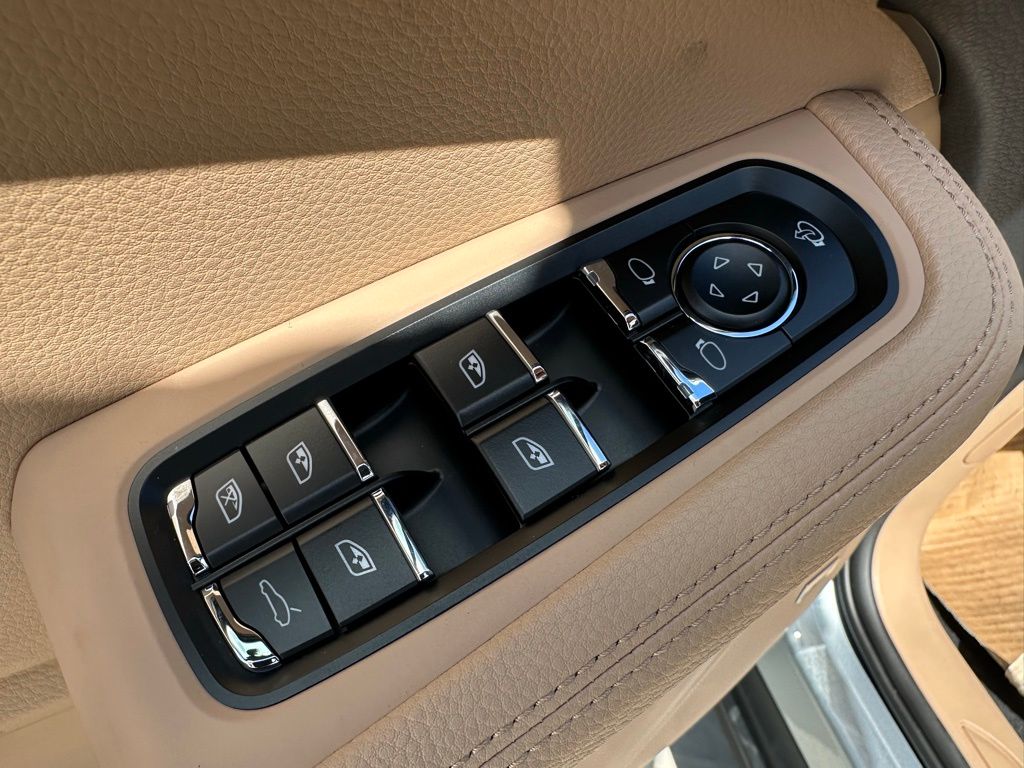 2025 Porsche Macan  15