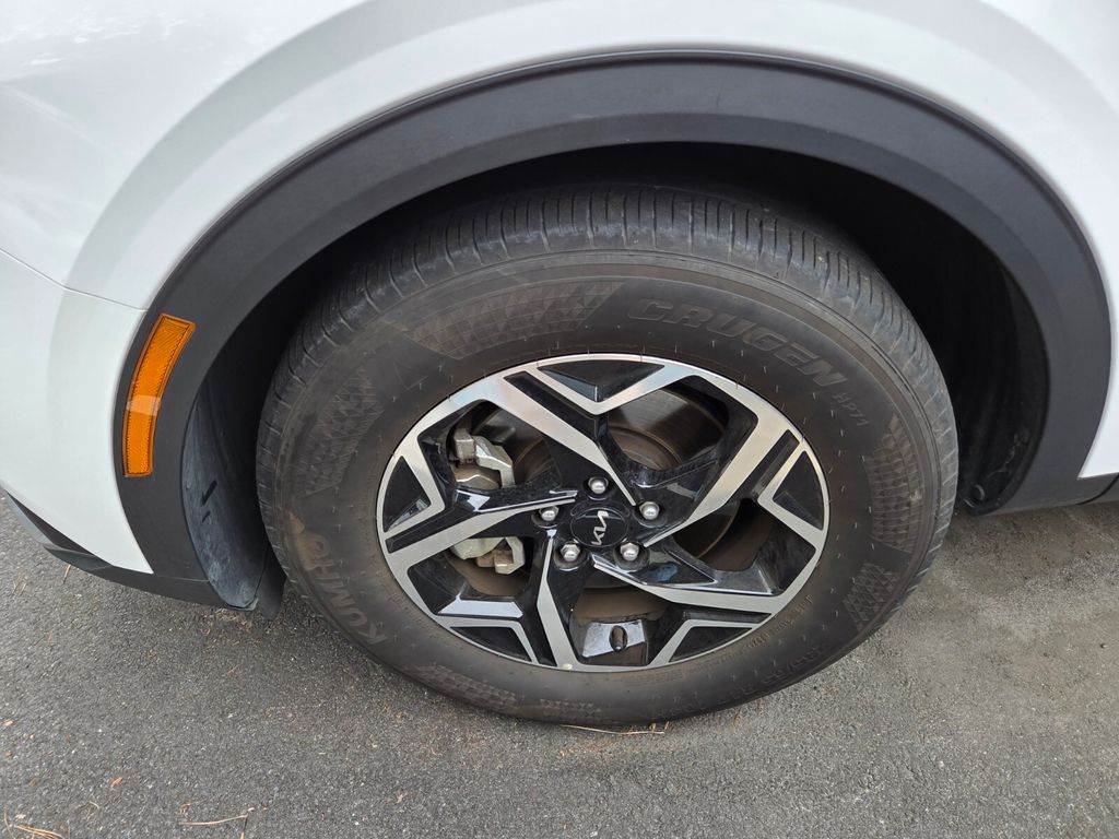 Used 2025 White Kia LX image 2