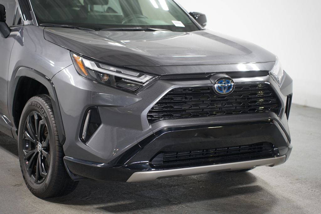2023 Toyota RAV4 XSE 4