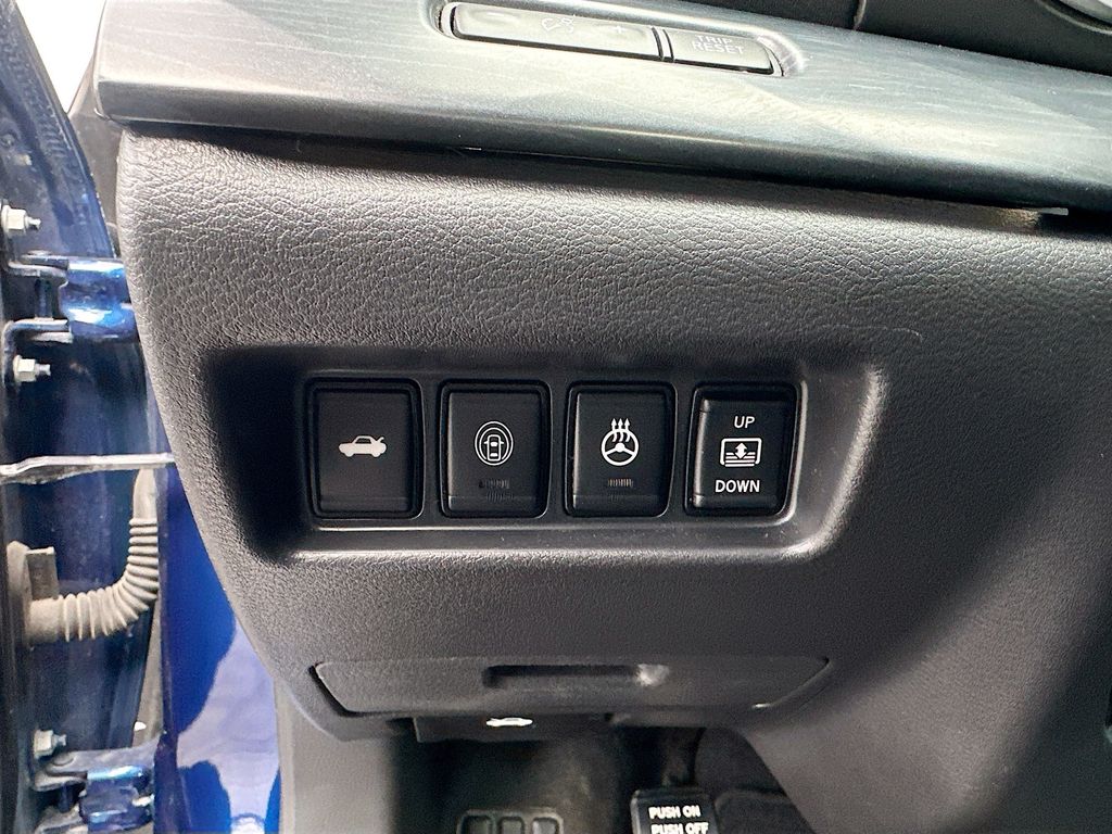 Used 2021 Blue Nissan Platinum image 10