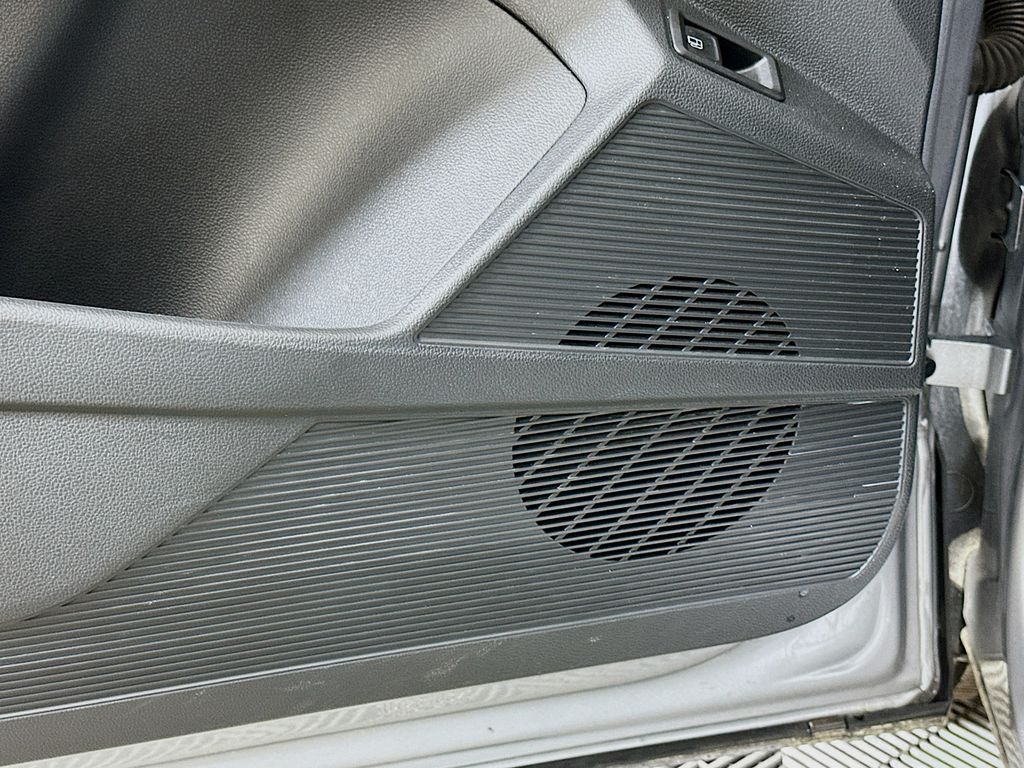 2024 Volkswagen Taos SE 18